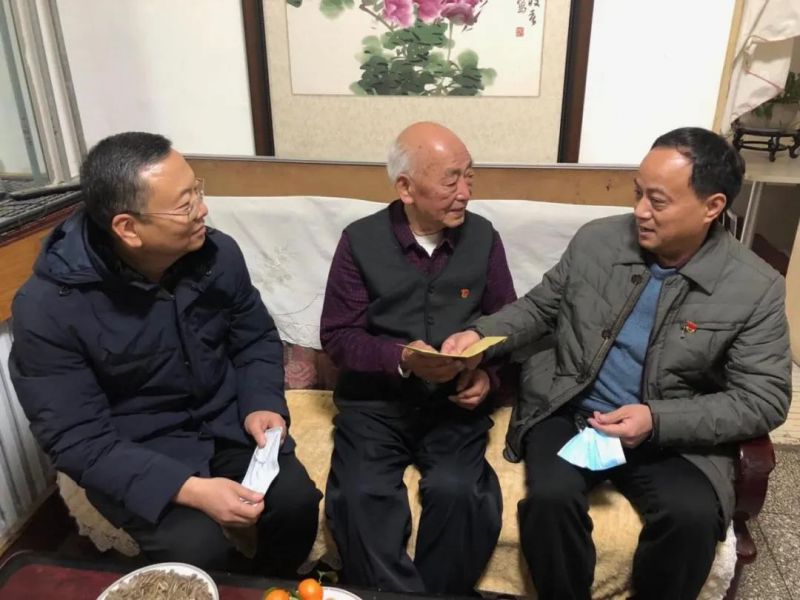 弘義集團開(kāi)展春節前走訪(fǎng)慰問(wèn)生活困難黨員、老黨員、老干部活動(dòng)